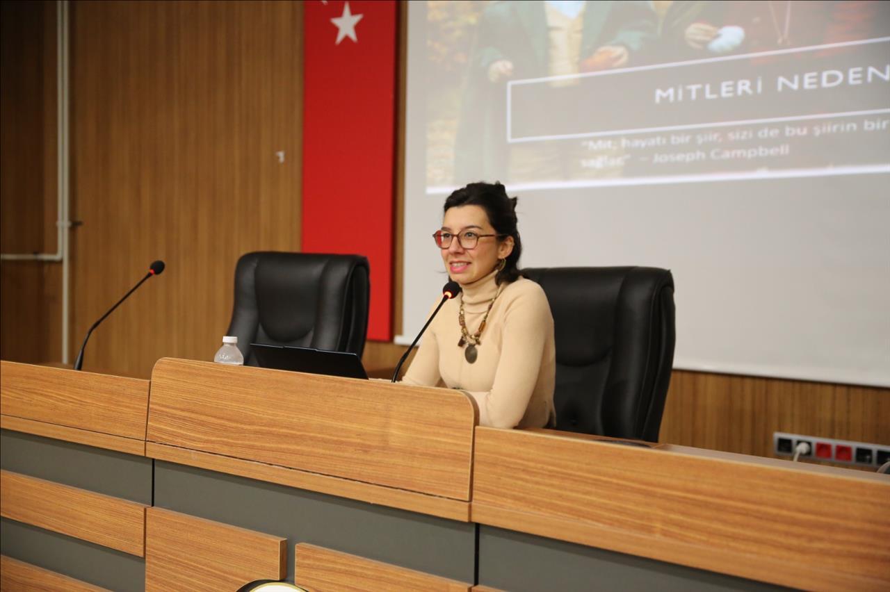 mitoloji-rehberliginde-insanin-kendini-kesfetme-seruveni-konferansi-gerceklestirildi