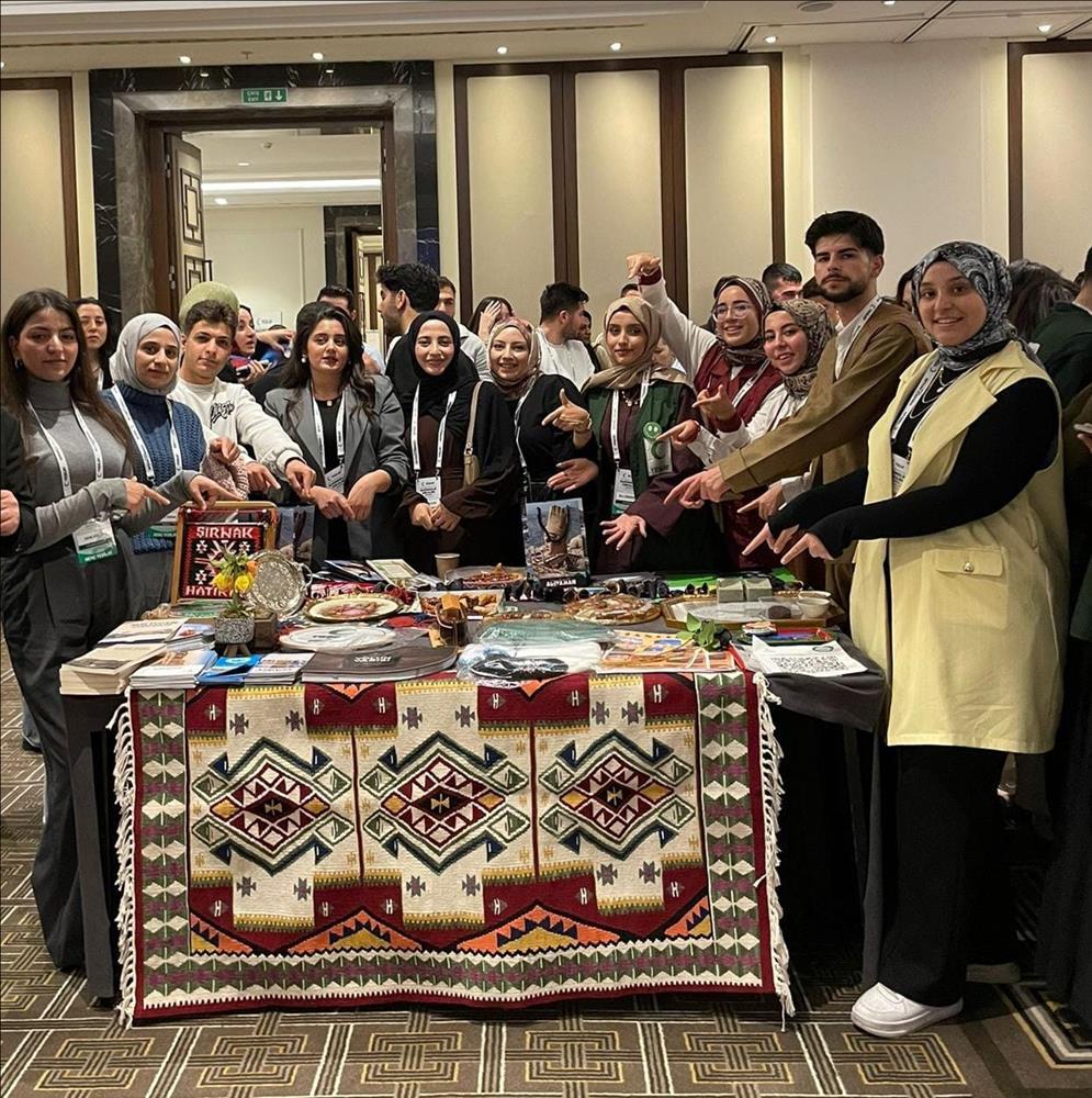 universitemiz-yesilay-kulubu-bagimsizlik-onculeri-zirvesi-nde-sirnak-i-temsil-etti